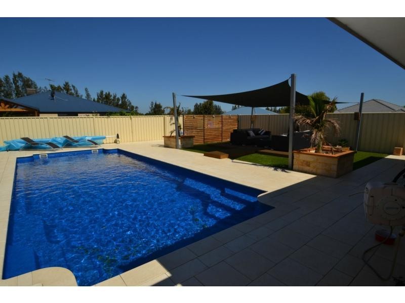 2 Kandalee Gate, Banksia Grove WA 6031