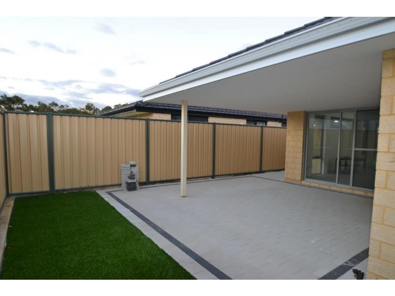 11 Kinglake Road, Yanchep WA 6035