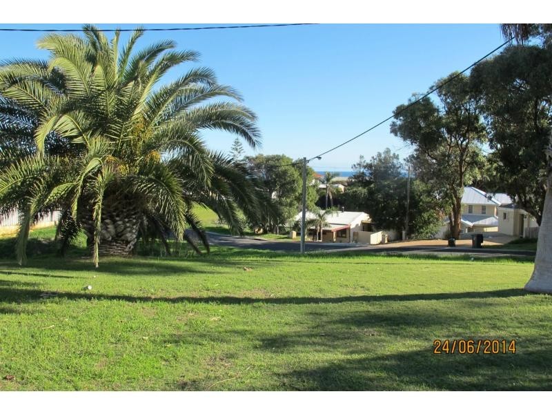 8 Hazel Avenue, Quinns Rocks WA 6030