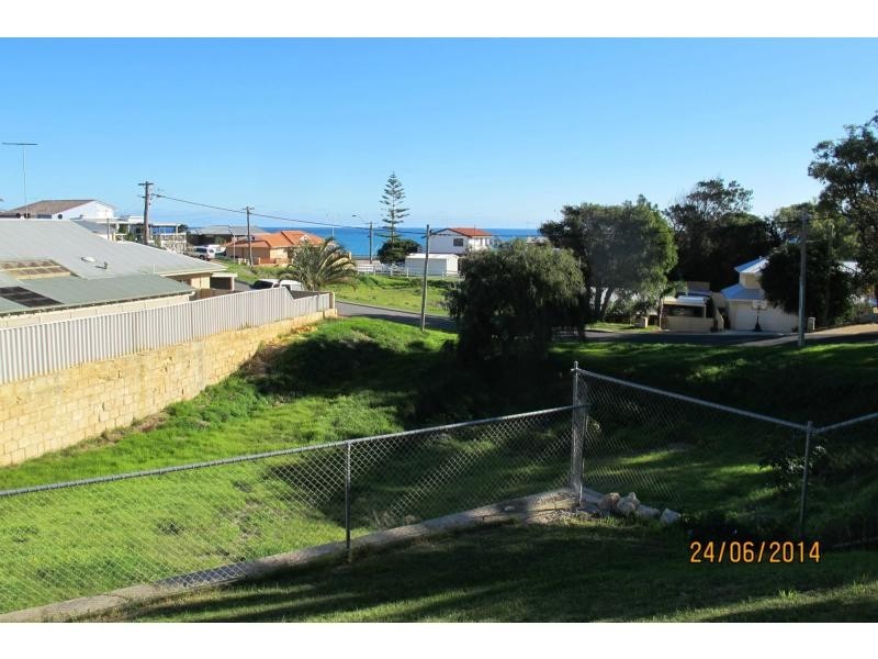 8 Hazel Avenue, Quinns Rocks WA 6030