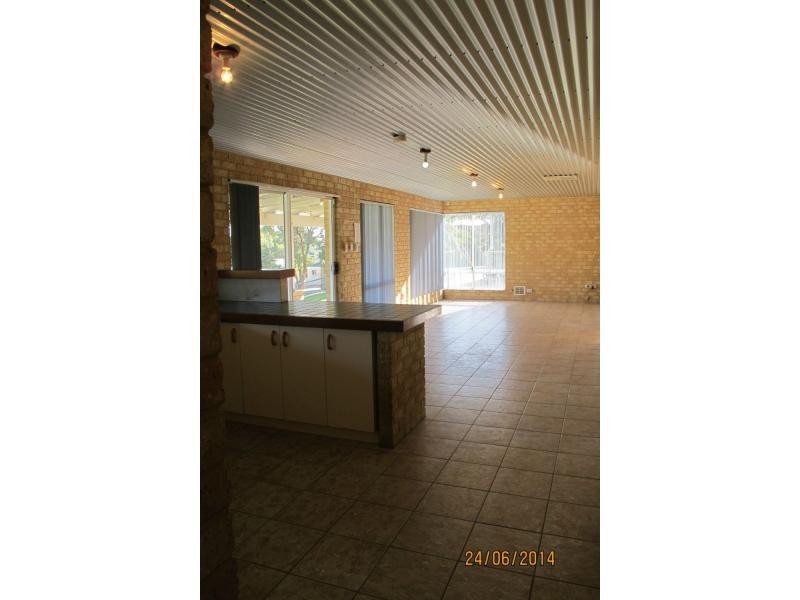 8 Hazel Avenue, Quinns Rocks WA 6030