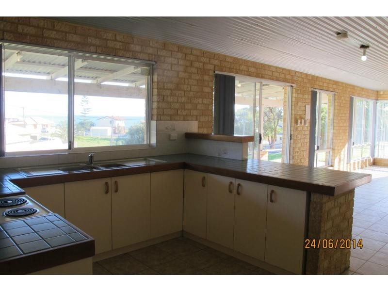 8 Hazel Avenue, Quinns Rocks WA 6030