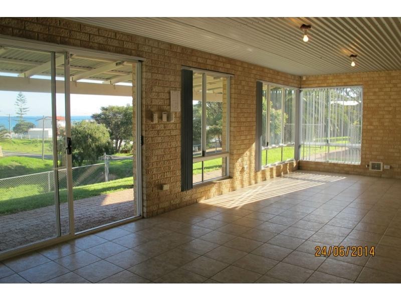 8 Hazel Avenue, Quinns Rocks WA 6030