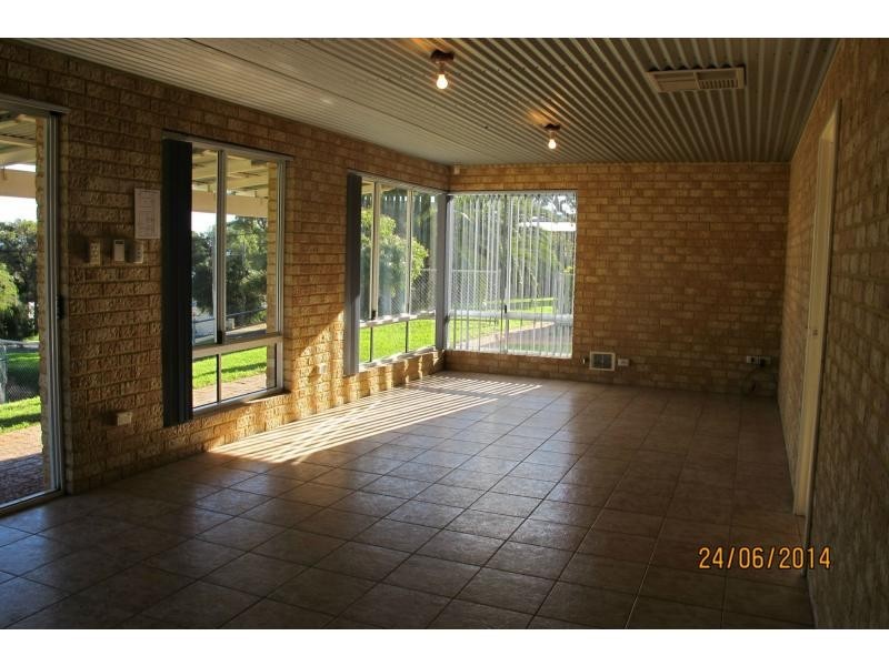 8 Hazel Avenue, Quinns Rocks WA 6030