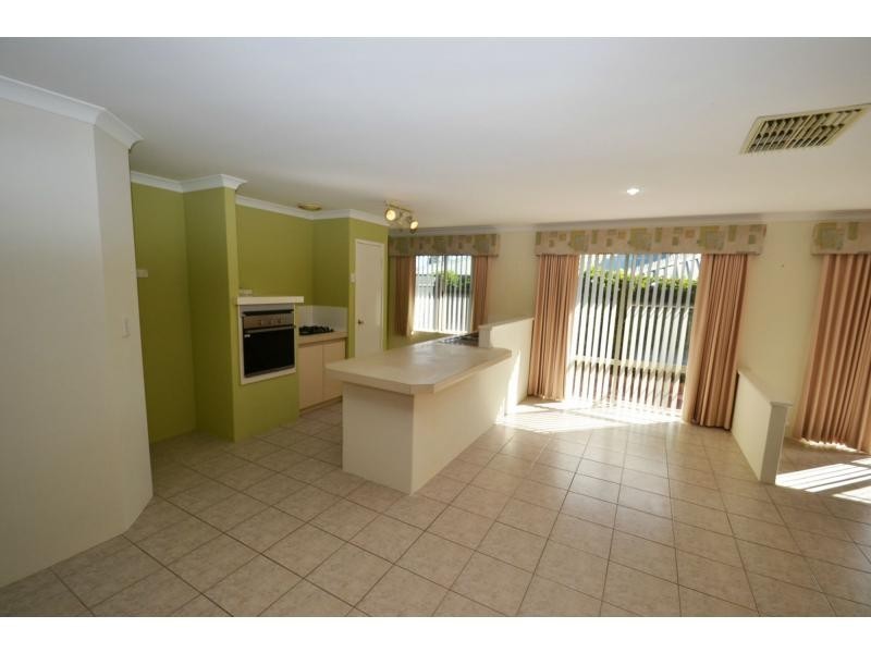 42 Mallina Circuit, Carramar WA 6031