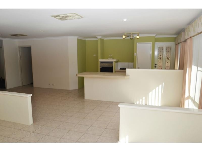 42 Mallina Circuit, Carramar WA 6031