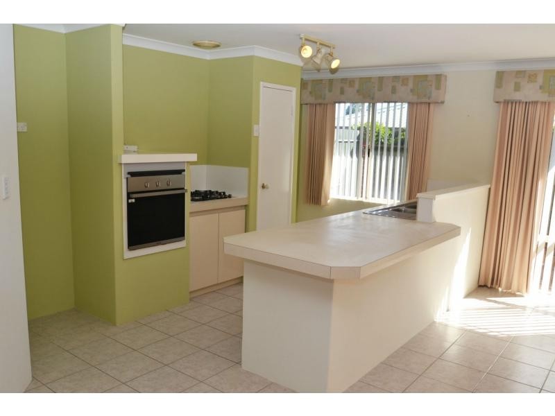 42 Mallina Circuit, Carramar WA 6031