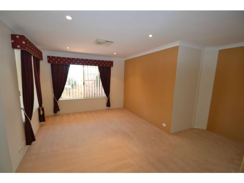 42 Mallina Circuit, Carramar WA 6031