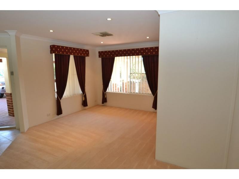 42 Mallina Circuit, Carramar WA 6031