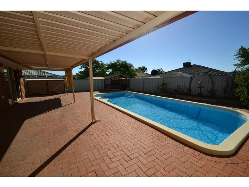 42 Mallina Circuit, Carramar WA 6031