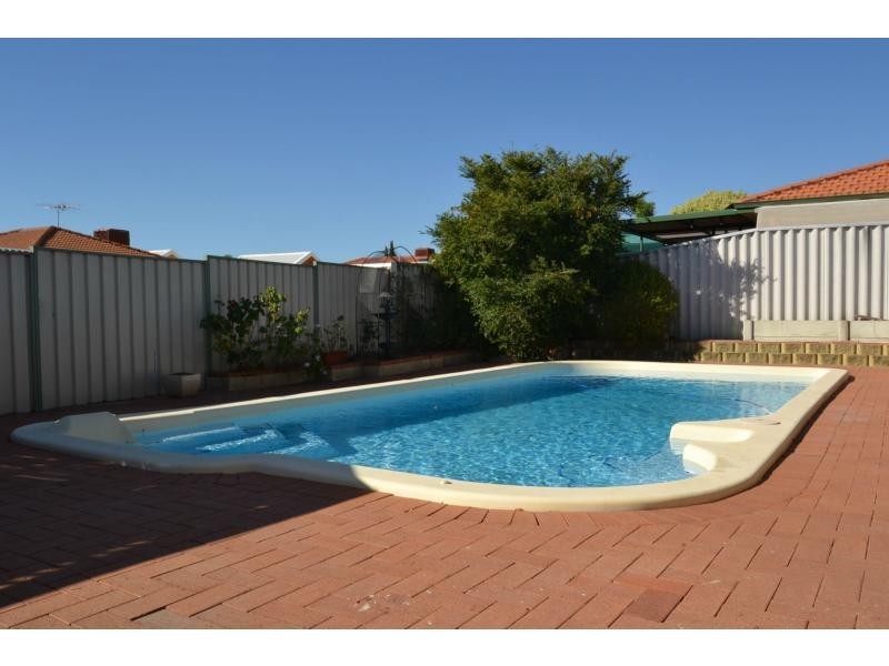 42 Mallina Circuit, Carramar WA 6031