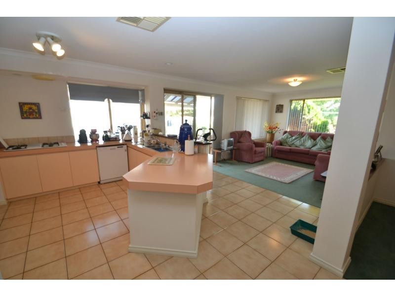 10 Earlsferry Green, Kinross WA 6028