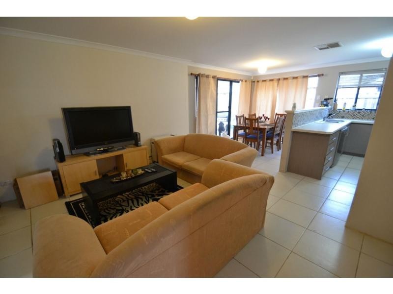 6 Gladman Pass, Ellenbrook WA 6069
