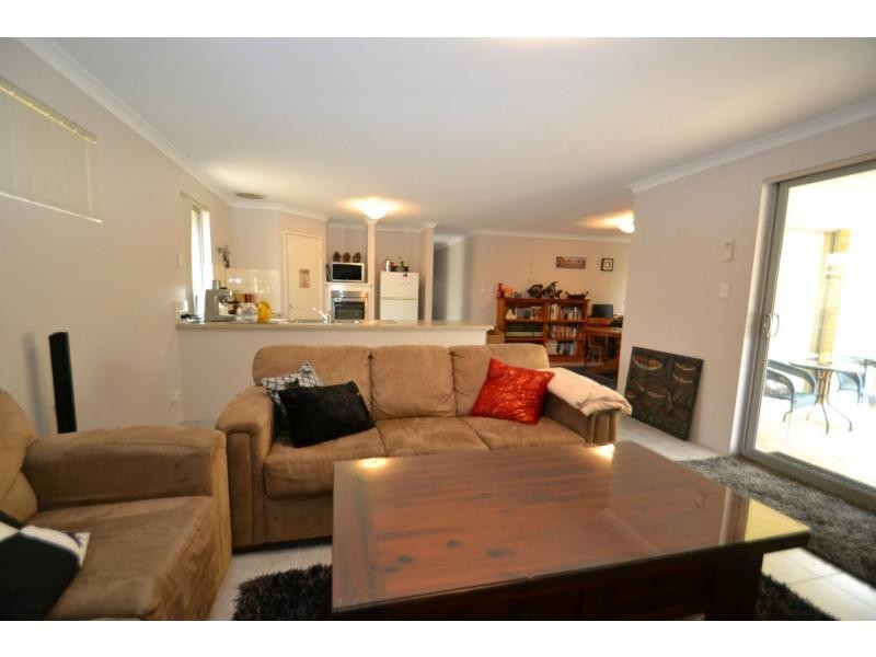 10 Roosky Approach, Ridgewood WA 6030