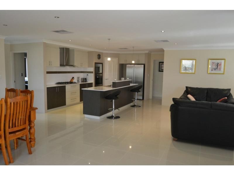 5 Huxleys Trail, Burns Beach WA 6028