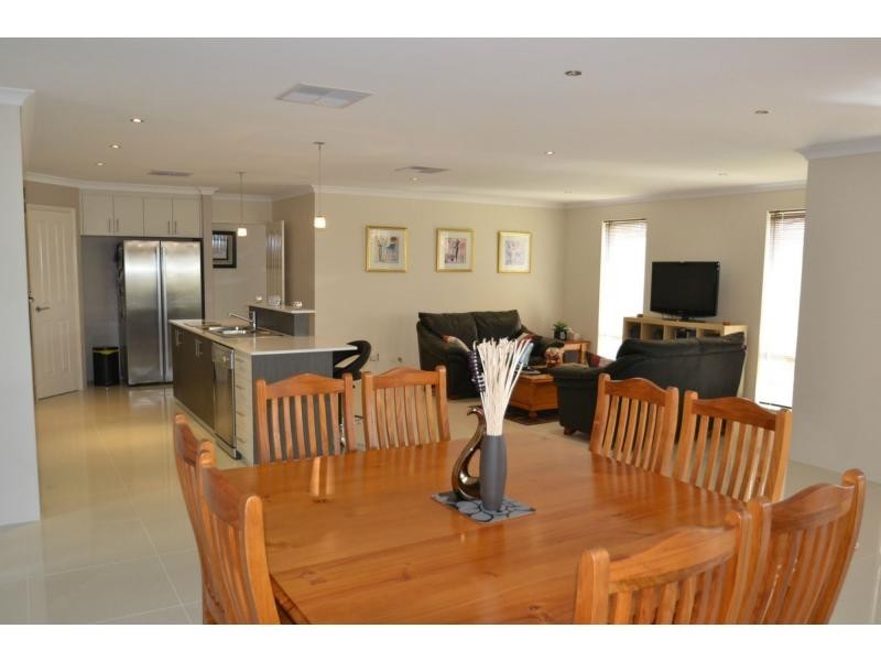 5 Huxleys Trail, Burns Beach WA 6028