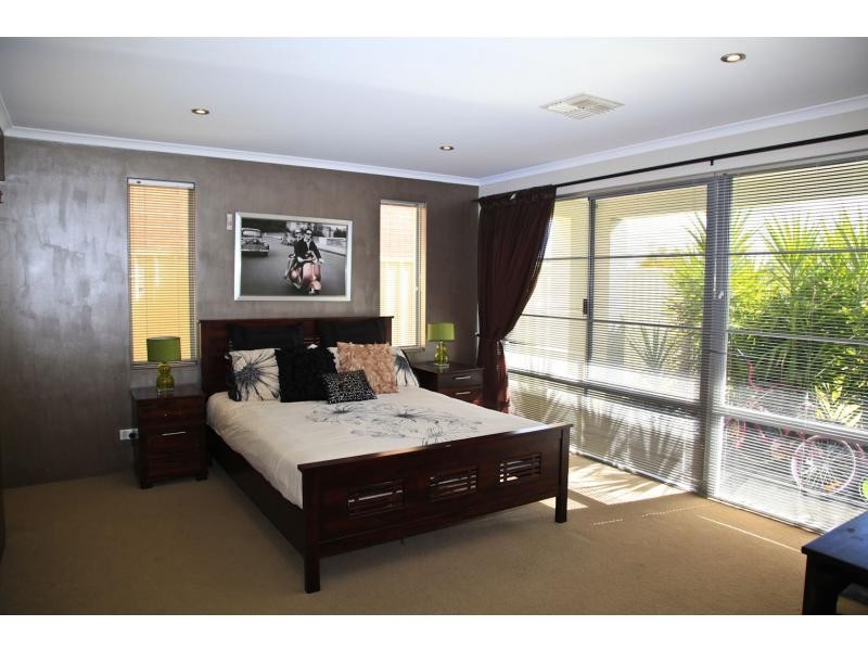 162 Golf Links Drive, Carramar WA 6031