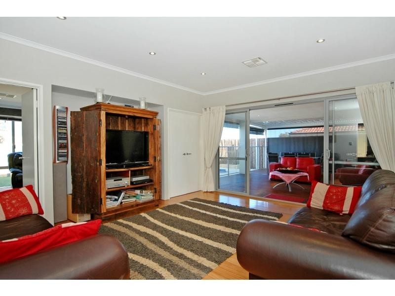 162 Golf Links Drive, Carramar WA 6031