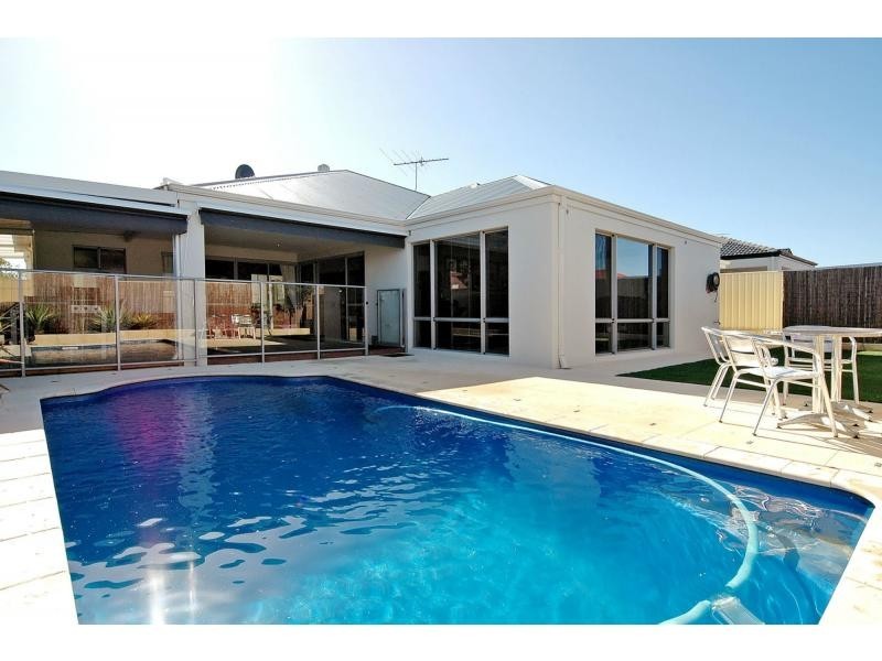 162 Golf Links Drive, Carramar WA 6031