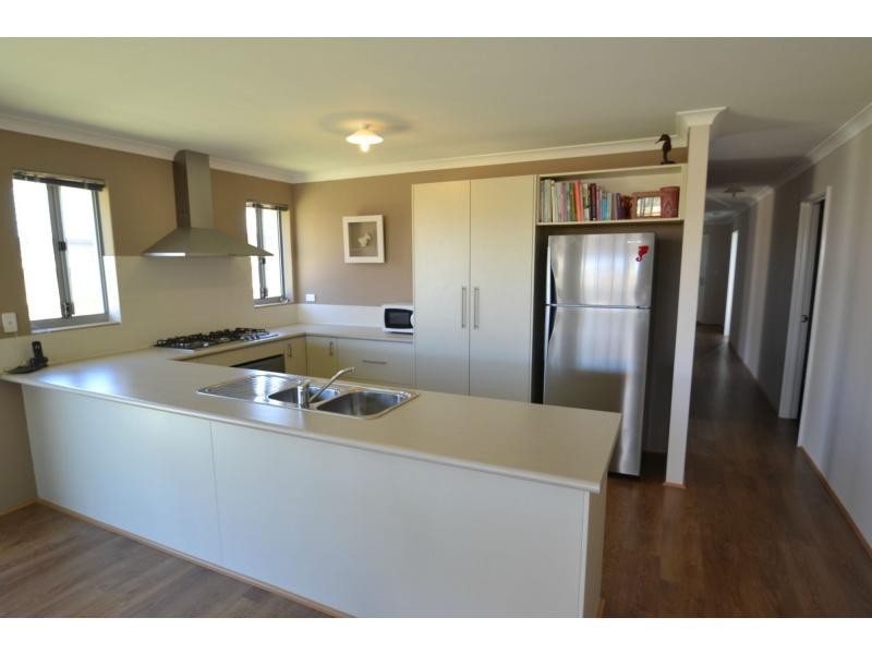 44 Zamia Rise, Yanchep WA 6035