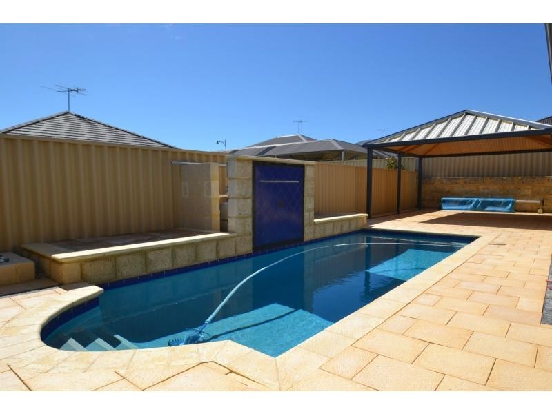 18 Kartner Road, Tapping WA 6065