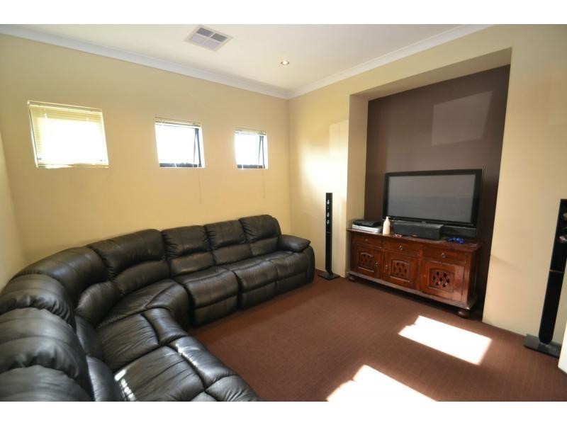 34 Champaigne Drive, Tapping WA 6065