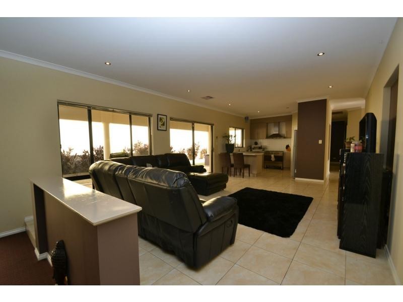 34 Champaigne Drive, Tapping WA 6065