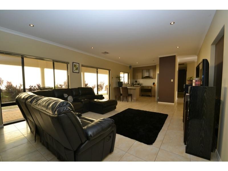 34 Champaigne Drive, Tapping WA 6065