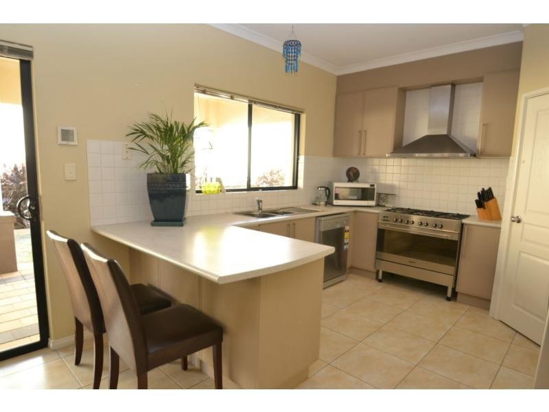 34 Champaigne Drive, Tapping WA 6065