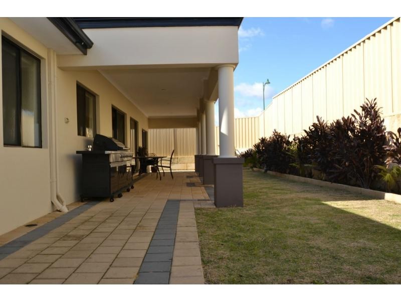 34 Champaigne Drive, Tapping WA 6065