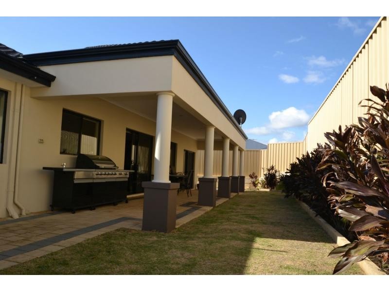 34 Champaigne Drive, Tapping WA 6065