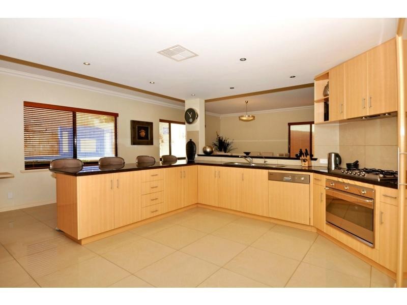 12 Algarve Way, Hillarys WA 6025