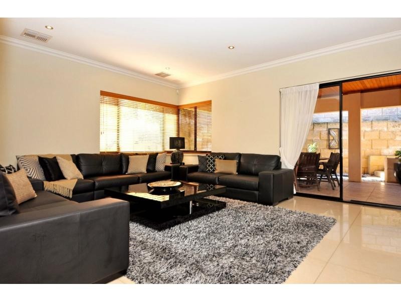 12 Algarve Way, Hillarys WA 6025