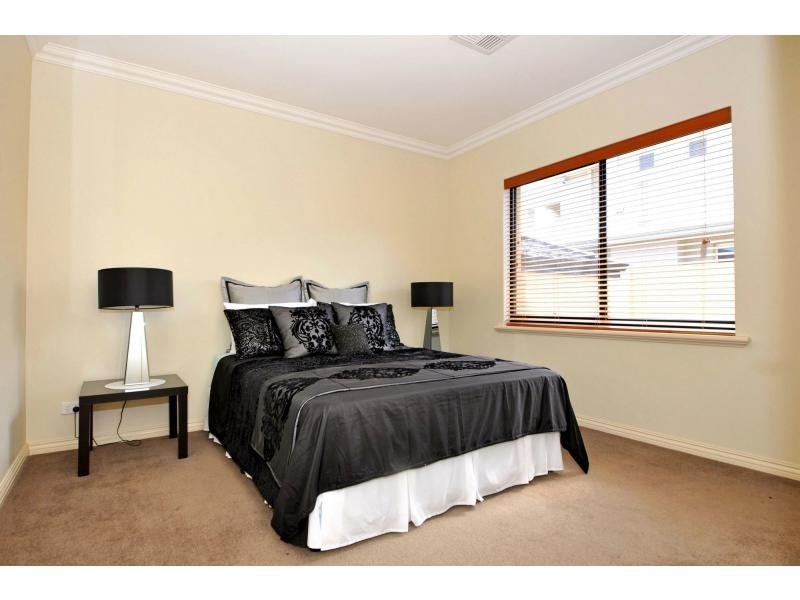 12 Algarve Way, Hillarys WA 6025