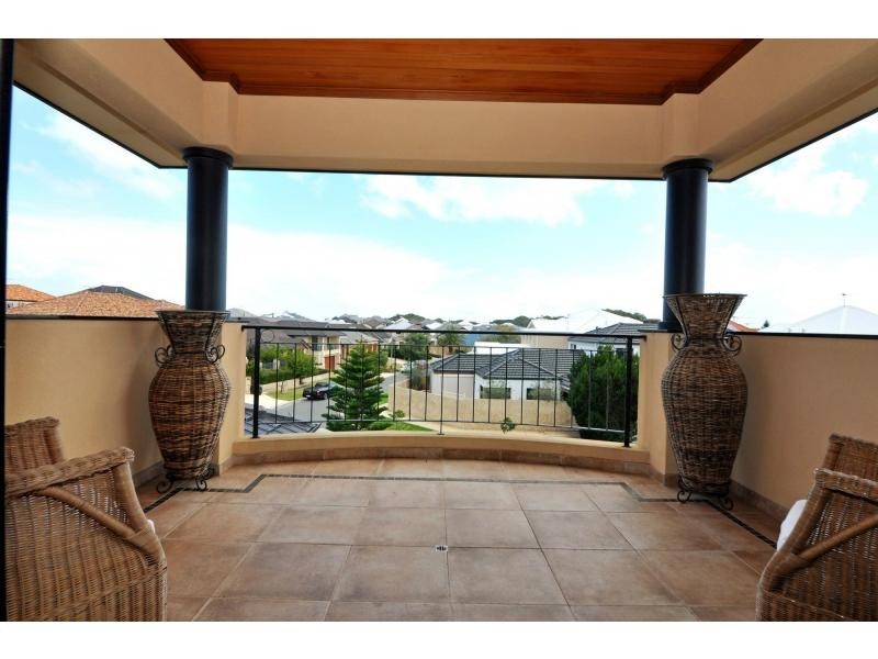 12 Algarve Way, Hillarys WA 6025