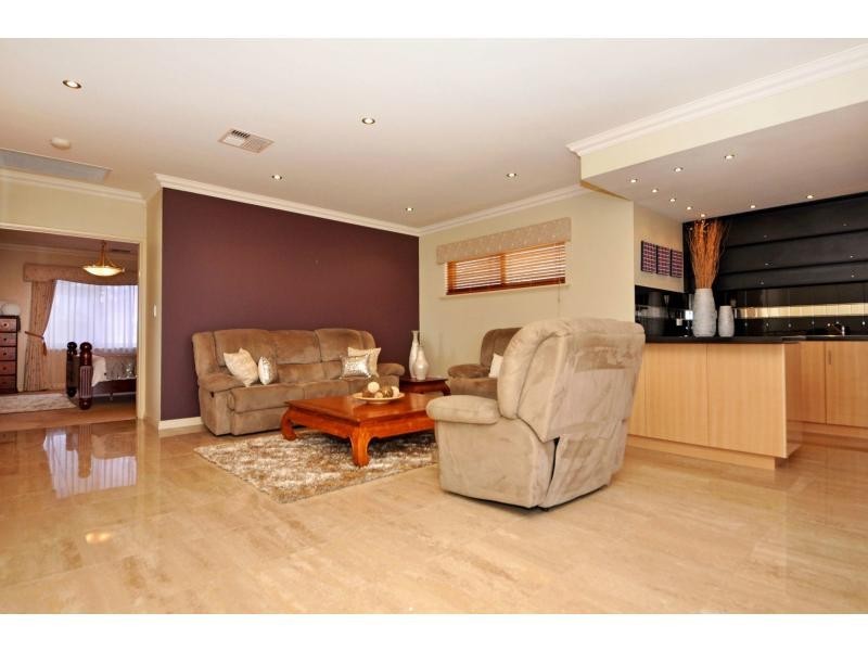 12 Algarve Way, Hillarys WA 6025