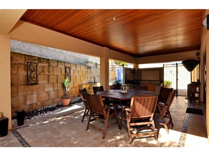 12 Algarve Way, Hillarys WA 6025