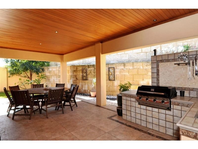 12 Algarve Way, Hillarys WA 6025