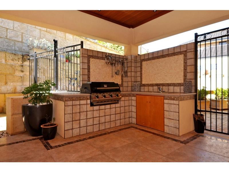 12 Algarve Way, Hillarys WA 6025