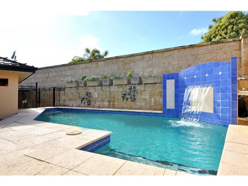 12 Algarve Way, Hillarys WA 6025