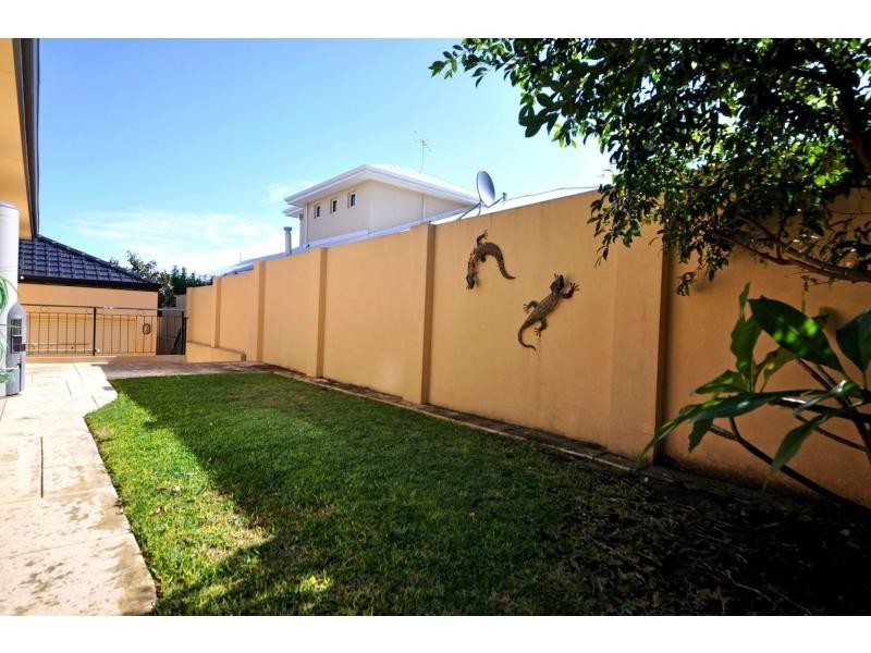 12 Algarve Way, Hillarys WA 6025