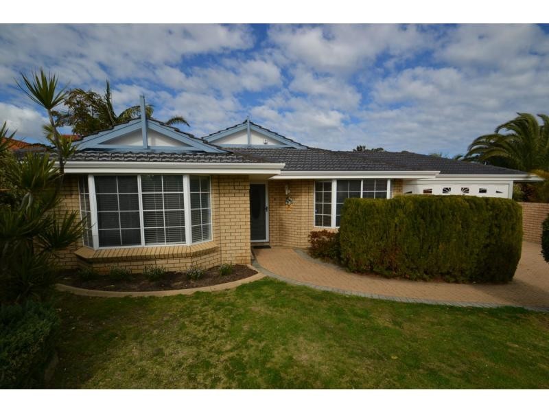 7 Plumdale Way, Woodvale WA 6026