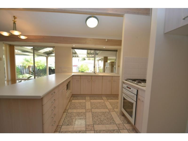 7 Plumdale Way, Woodvale WA 6026