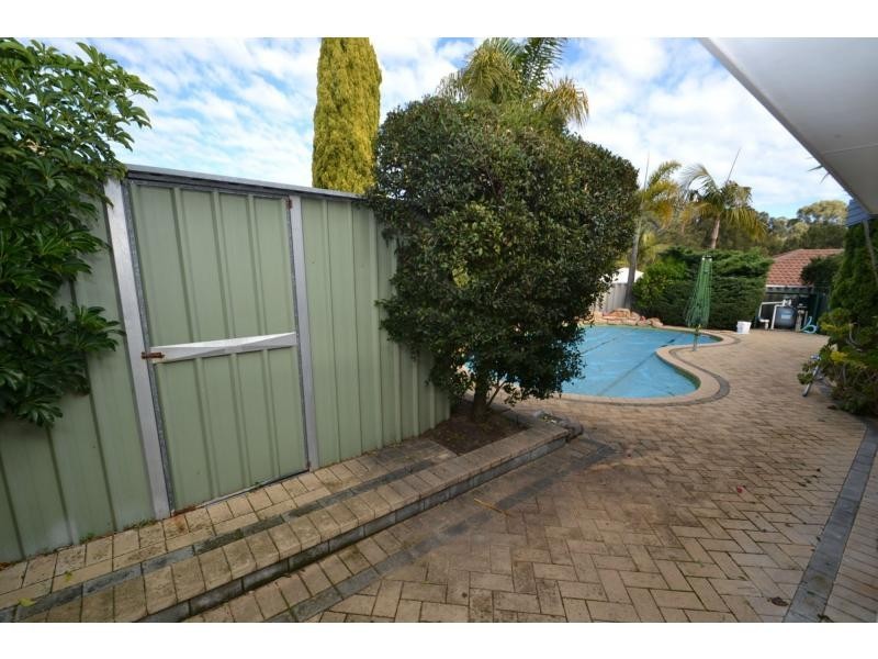 7 Plumdale Way, Woodvale WA 6026