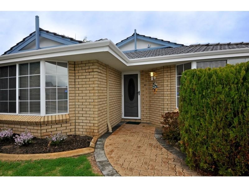 7 Plumdale Way, Woodvale WA 6026