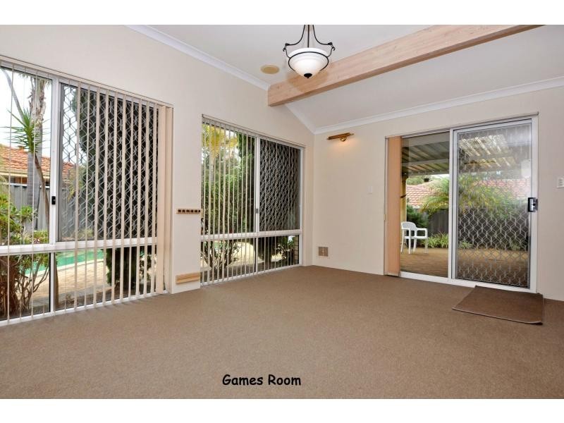 7 Plumdale Way, Woodvale WA 6026