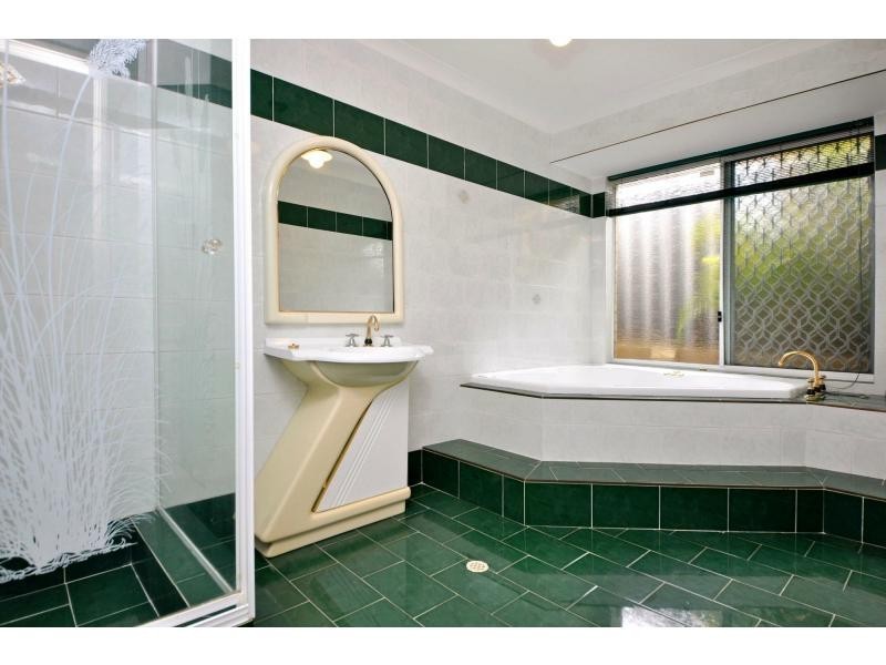 7 Plumdale Way, Woodvale WA 6026