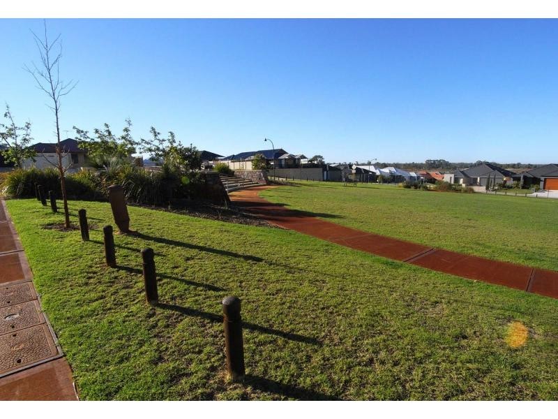 24 Elmhurst Drive, Clarkson WA 6030