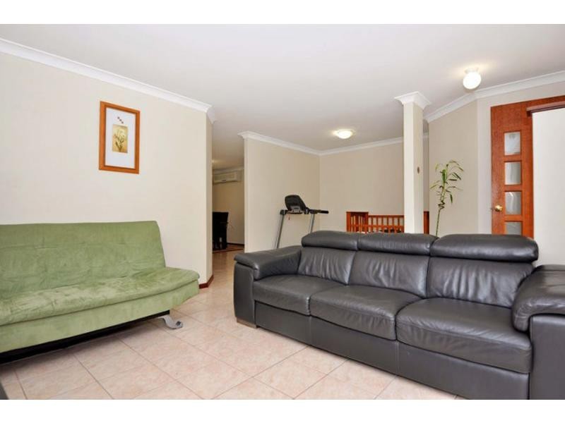 16 B Kearney Mews, Marangaroo WA 6064