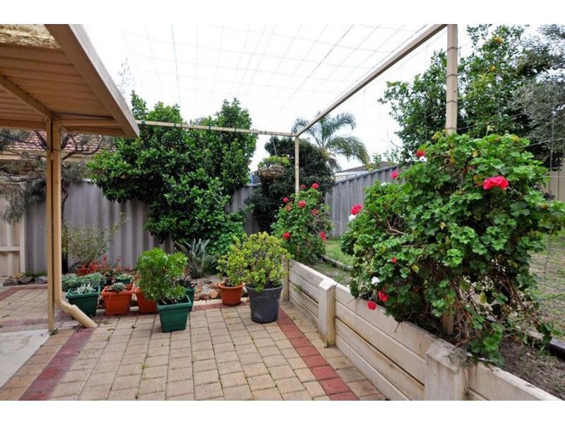 16 B Kearney Mews, Marangaroo WA 6064